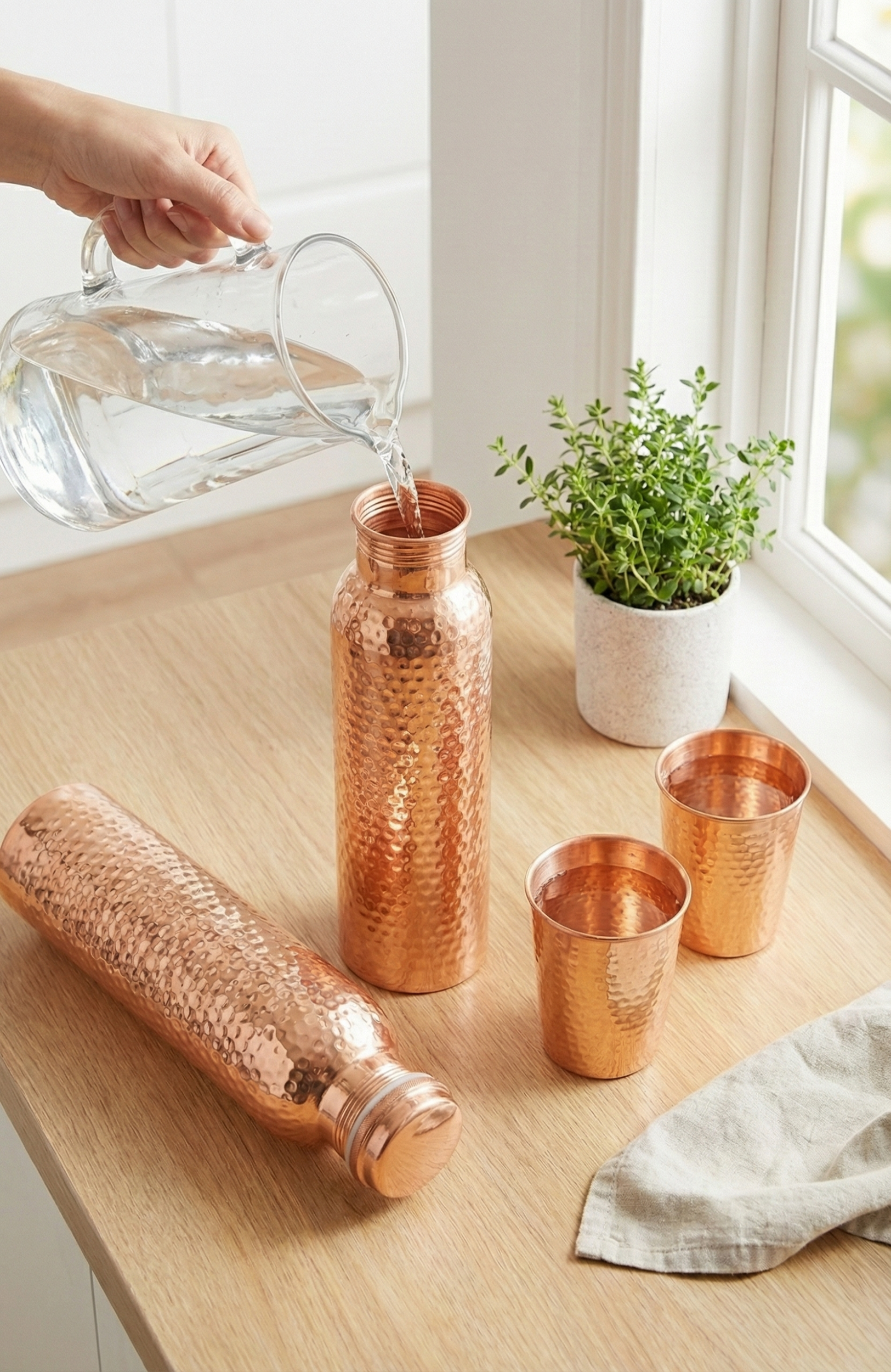Exclusive Hammered Copper Gift Set – 2 Bottles & 2 Glasses