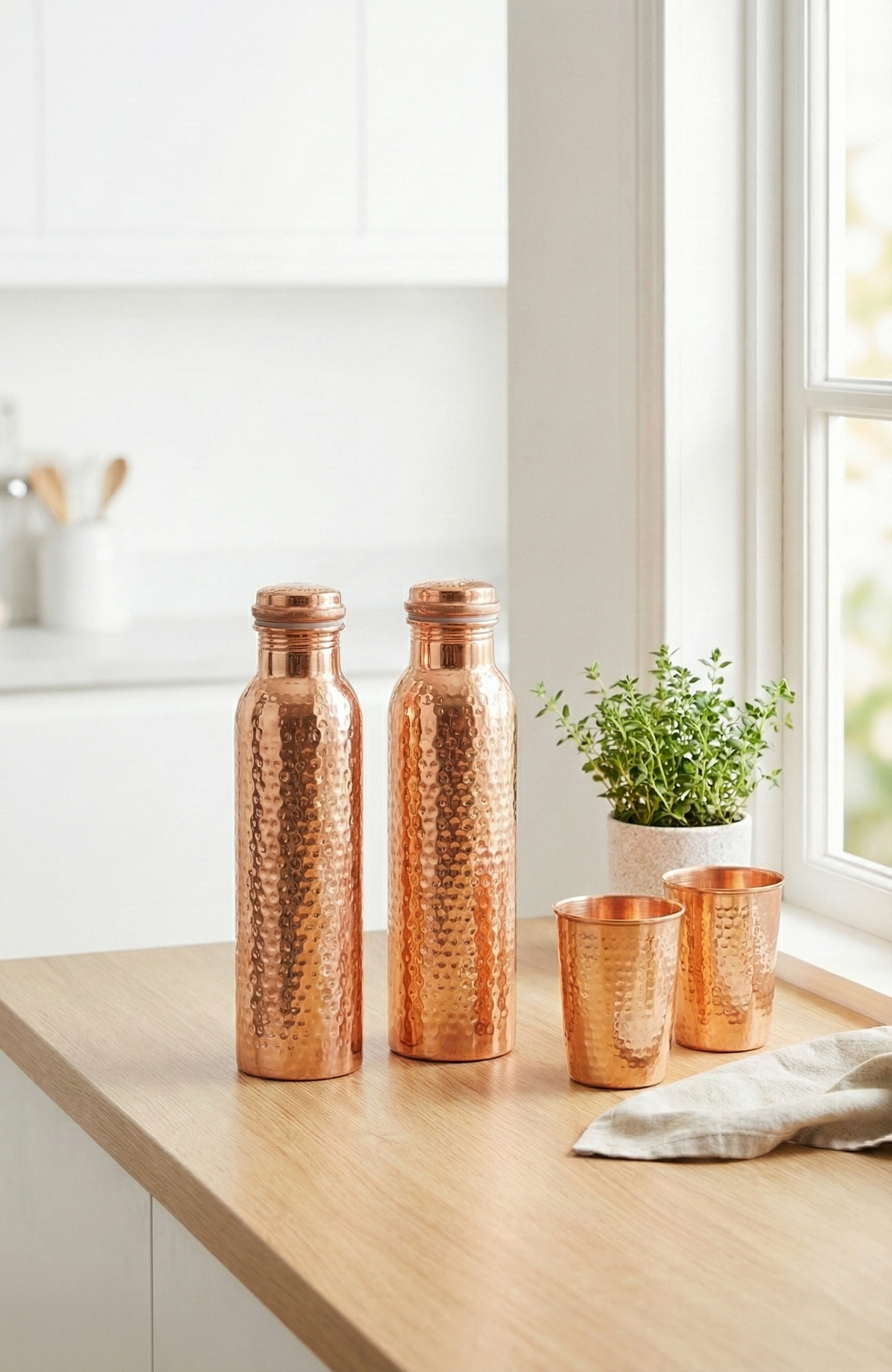 Exclusive Hammered Copper Gift Set – 2 Bottles & 2 Glasses